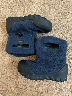 Bogs Kids Navy and Black Cozy Fleece Rebound Waterproof Booties